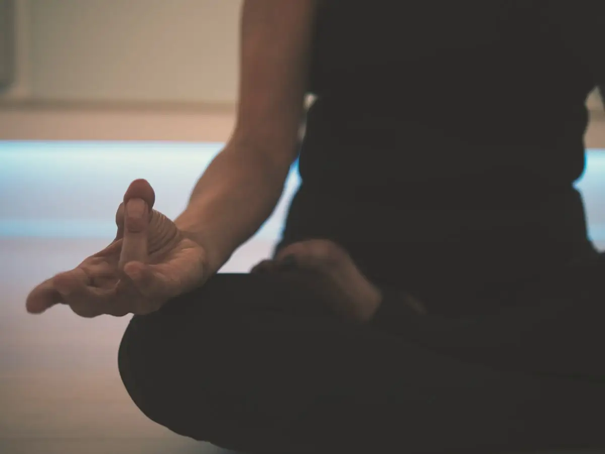 Handen in meditatiehouding